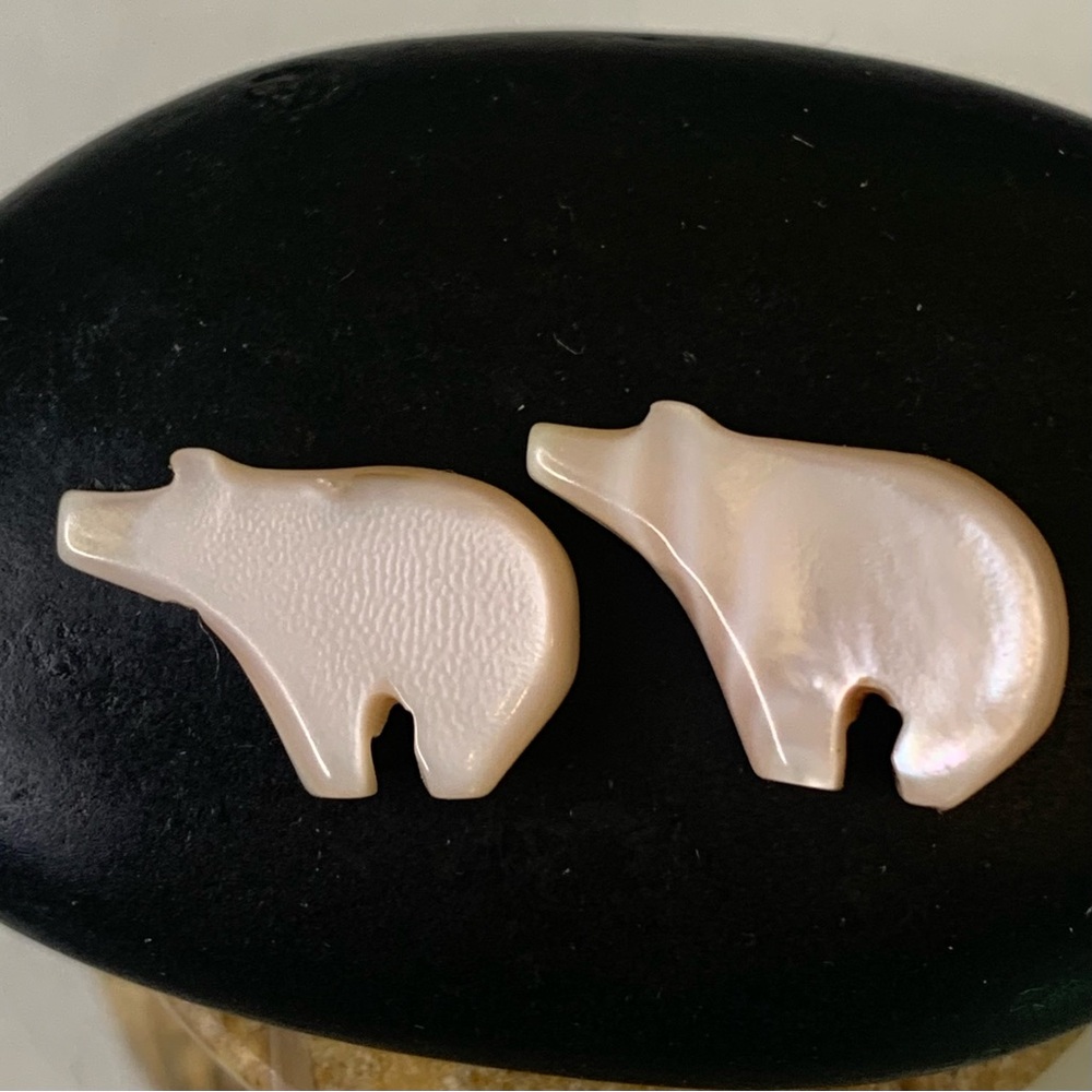 Native American Zuni Style Mother of Pearl Bear Fetish Necklace Beads Carved MOP